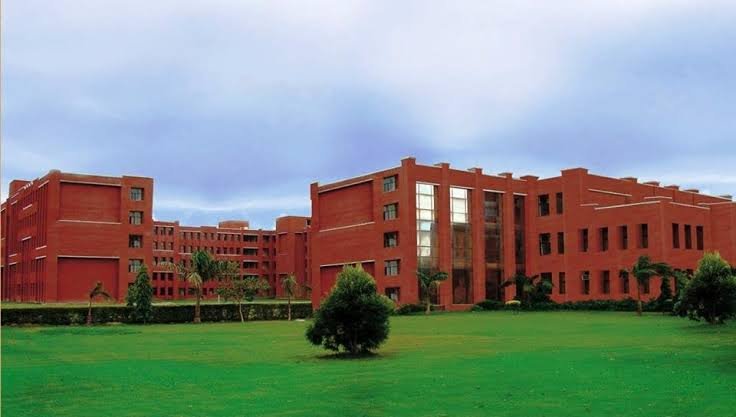 Lloyd Business School Campus